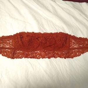 Strapless unlined lacy Bandeau Bra